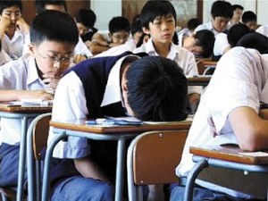 Tips-to-avoid-sleeping-in-class-for-students-school[1]